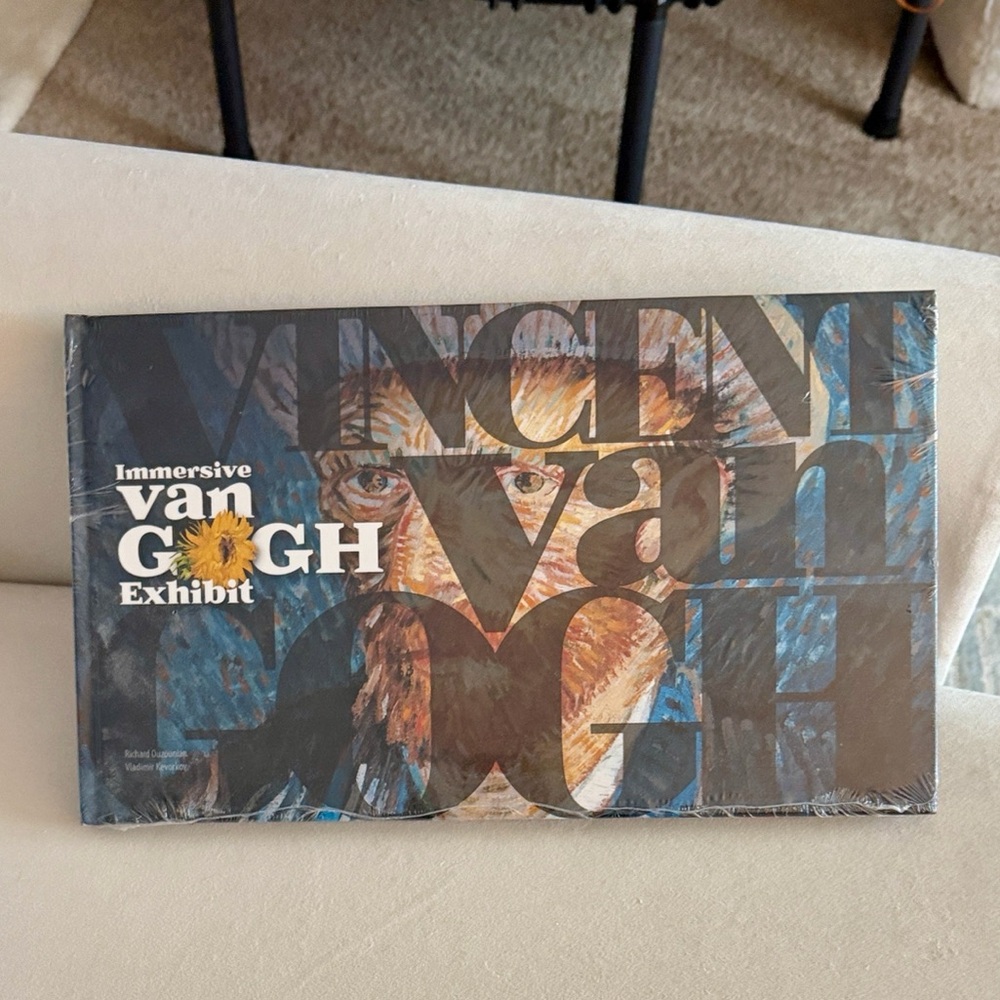 New-Sealed Gorgeous Immersive Van Gogh Exhibit Book